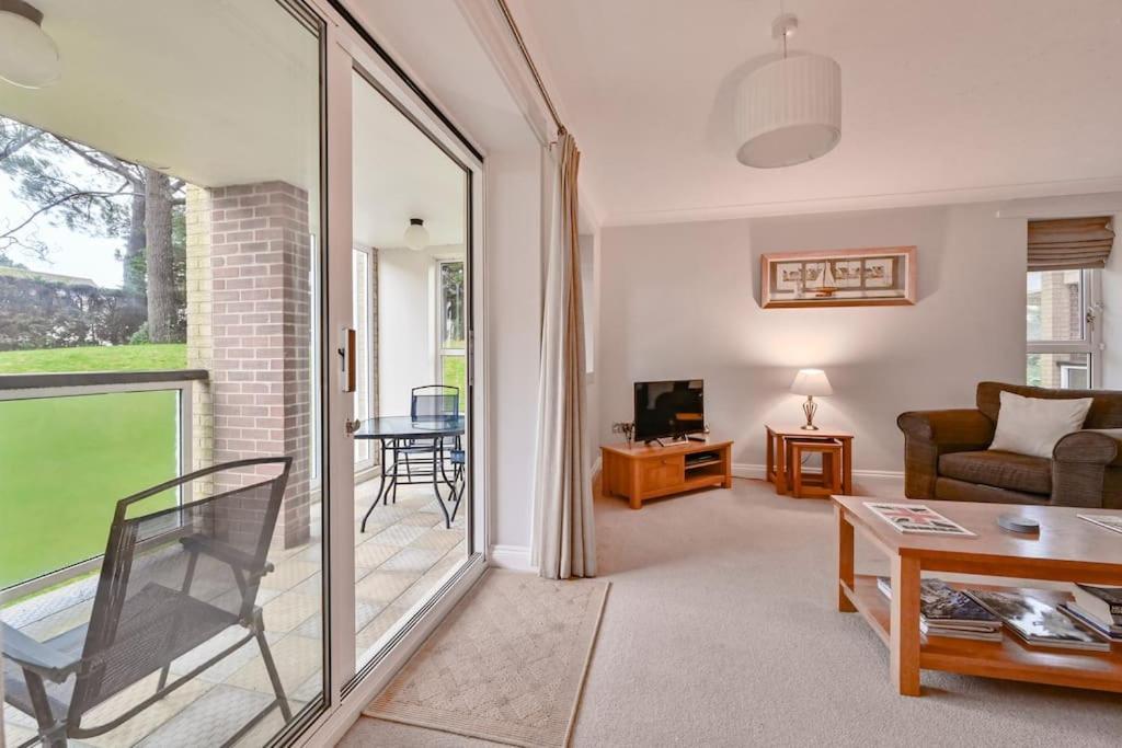 Superb Sandbanks Near And Bars With Free Parking Apartment Poole