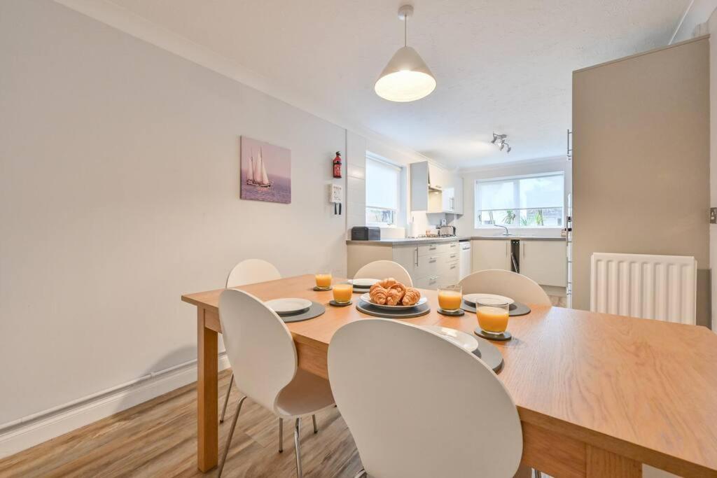 Superb Sandbanks Near And Bars With Free Parking * Poole