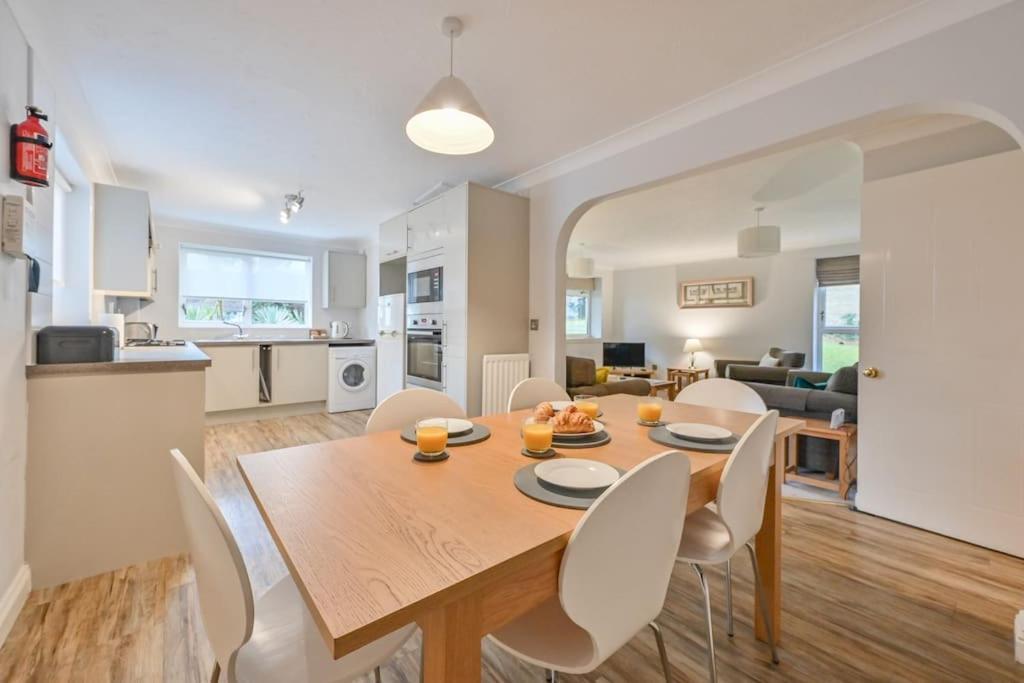 Superb Sandbanks Near And Bars With Free Parking * Poole