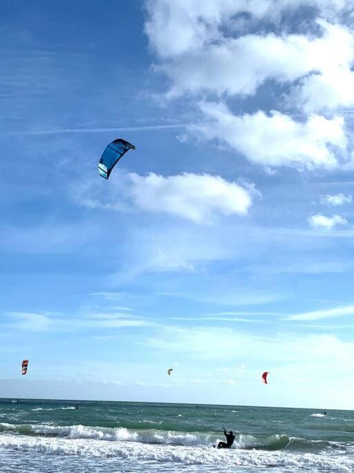 Superb Sandbanks Near And Bars With Free Parking Apartment