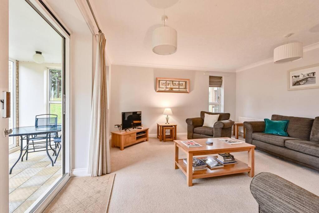 Superb Sandbanks Near And Bars With Free Parking Apartment *