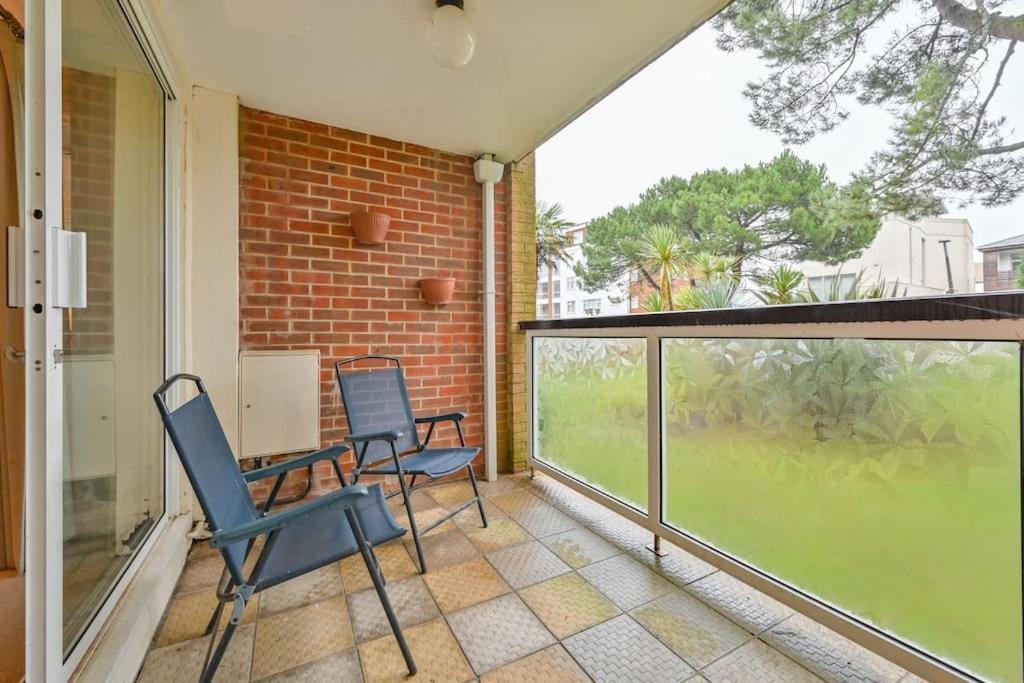 Superb Sandbanks Near And Bars With Free Parking Apartment Poole